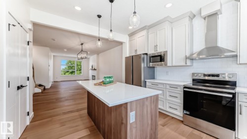 10721 70 Avenue Nw, Edmonton, AB - Indoor Photo Showing Kitchen With Upgraded Kitchen