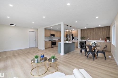 3515 105B Street Nw, Edmonton, AB 