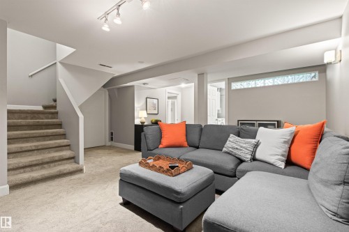 10741 70 Avenue Nw, Edmonton, AB 