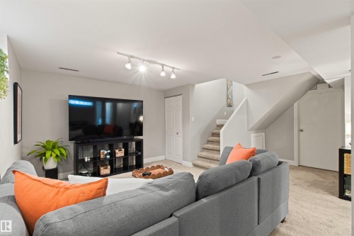 10741 70 Avenue Nw, Edmonton, AB 