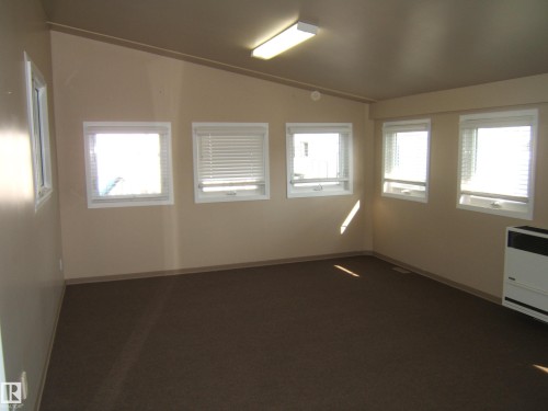 Angled ceiling featuring a fluorescent light fixture - 4825 59 Avenue, Vegreville, AB 