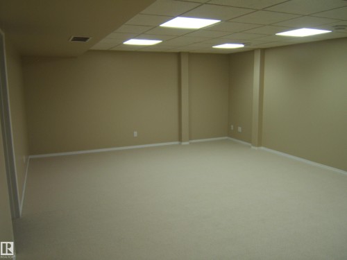 Neutral-toned carpet flooring and painted walls - 4825 59 Avenue, Vegreville, AB 
