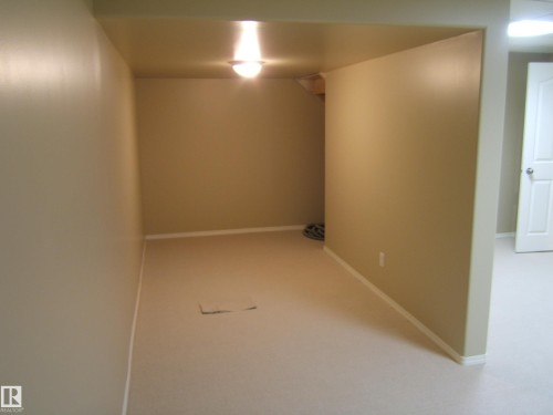 Recessed space with neutral wall color and ceiling-mounted lighting - 4825 59 Avenue, Vegreville, AB 