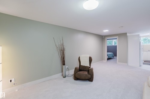 Spacious room with light neutral wall color, white trim, and light-toned carpet flooring - 14814 104 Avenue Nw, Edmonton, AB - Indoor