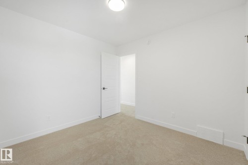 Neutral tone carpet flooring - 511 157 Avenue Ne, Edmonton, AB 
