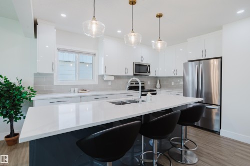 11455 111A Avenue Nw, Edmonton, AB - Indoor Photo Showing Kitchen With Double Sink With Upgraded Kitchen