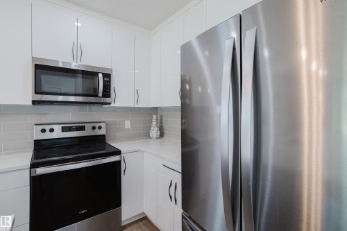 11455 111A Avenue Nw, Edmonton, AB - Indoor Photo Showing Kitchen With Upgraded Kitchen