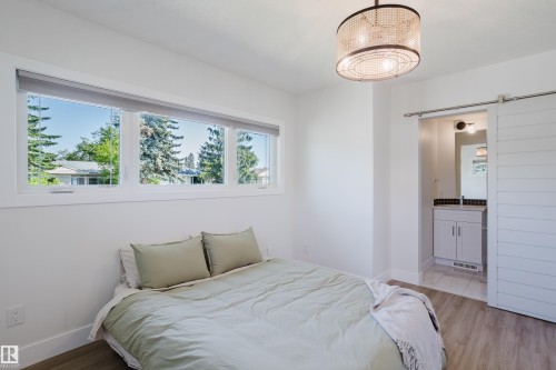 11455 111A Avenue Nw, Edmonton, AB - Indoor Photo Showing Bedroom