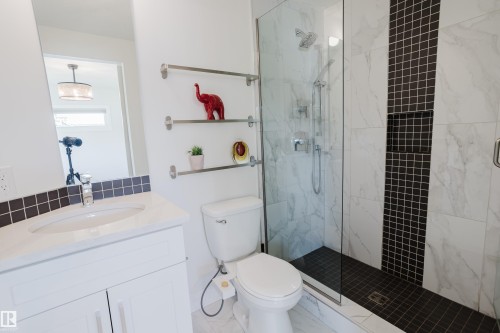 11455 111A Avenue Nw, Edmonton, AB - Indoor Photo Showing Bathroom