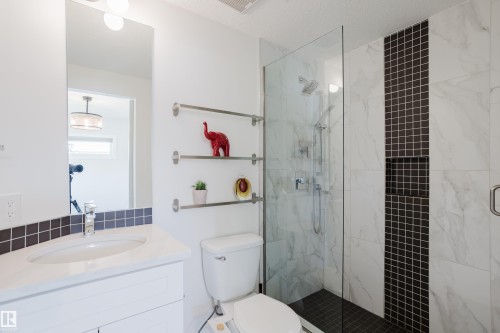 11455 111A Avenue Nw, Edmonton, AB - Indoor Photo Showing Bathroom