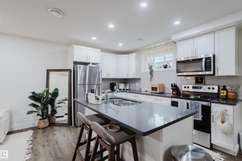 11455 111A Avenue Nw, Edmonton, AB - Indoor Photo Showing Kitchen With Upgraded Kitchen