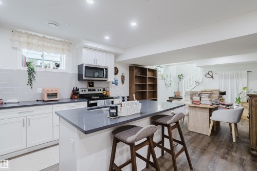 11455 111A Avenue Nw, Edmonton, AB - Indoor Photo Showing Kitchen With Upgraded Kitchen