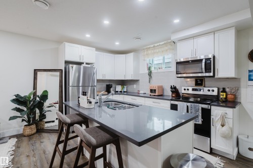 11455 111A Avenue Nw, Edmonton, AB - Indoor Photo Showing Kitchen