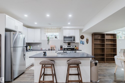 11455 111A Avenue Nw, Edmonton, AB - Indoor Photo Showing Kitchen