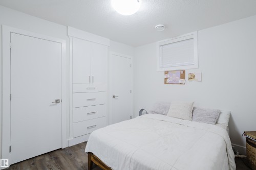 11455 111A Avenue Nw, Edmonton, AB - Indoor Photo Showing Bedroom