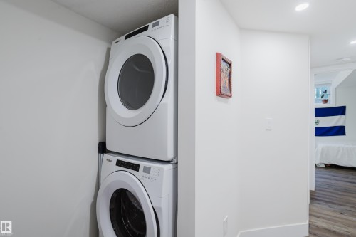 11455 111A Avenue Nw, Edmonton, AB - Indoor Photo Showing Laundry Room