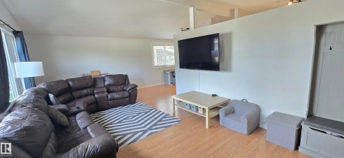 Recessed lighting, wood-finish flooring, a mounted display, and a built-in hall tree with storage compartments - 4713 55 Avenue, Vegreville, AB 