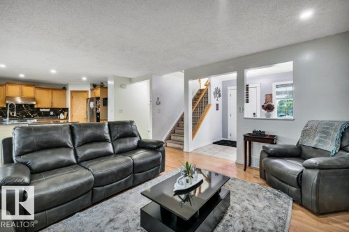 2426 34A Avenue Nw, Edmonton, AB 