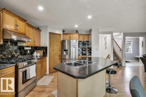 2426 34A Avenue Nw, Edmonton, AB 