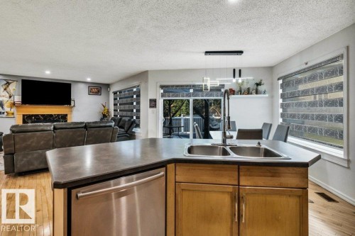 2426 34A Avenue Nw, Edmonton, AB 