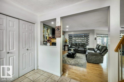 2426 34A Avenue Nw, Edmonton, AB 