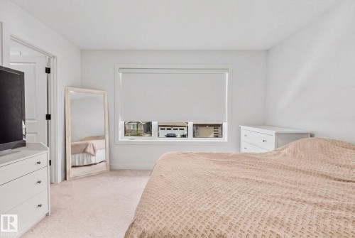 White walls and white trim create a bright interior - 4023 Hawthorn Link Link Sw, Edmonton, AB 