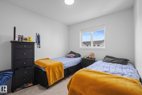 Light gray wall paint, recessed window with white trim, and a flush mount ceiling light - 4023 Hawthorn Link Link Sw, Edmonton, AB 