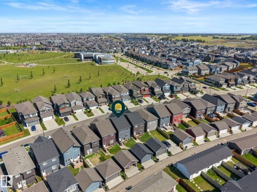 Residential neighborhood with multiple detached homes, manicured green spaces, and paved streets - 4023 Hawthorn Link Link Sw, Edmonton, AB 