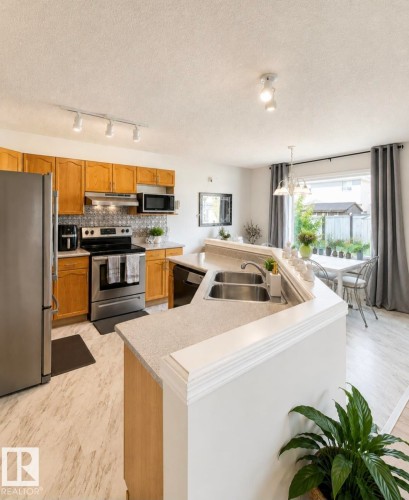 3236 27 Avenue Nw, Edmonton, AB 