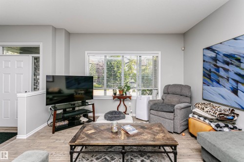 21931 91 Avenue Nw, Edmonton, AB - Indoor Photo Showing Living Room