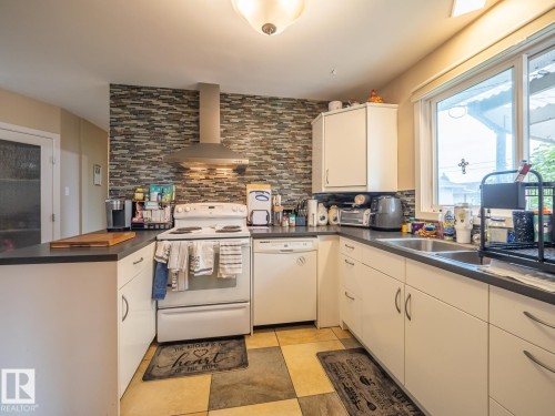 16706 80 Avenue Nw, Edmonton, AB 