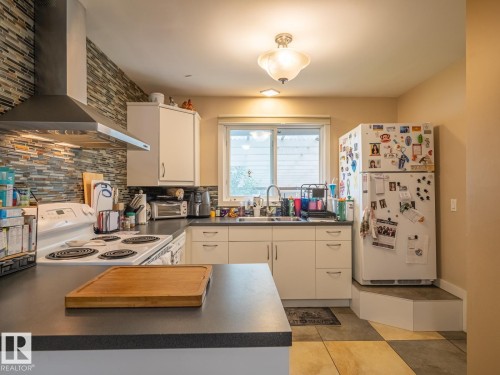 16706 80 Avenue Nw, Edmonton, AB 