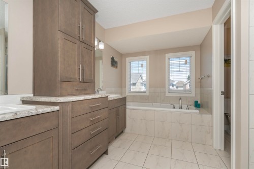 2304 89 Street Sw, Edmonton, AB 