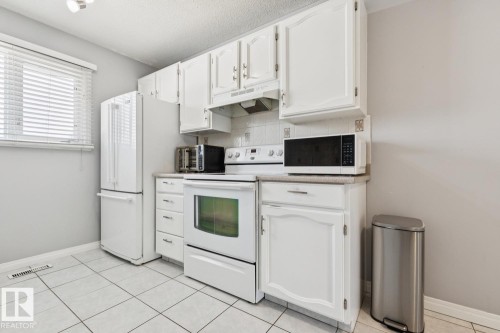 11421 22 Avenue Nw, Edmonton, AB - Indoor Photo Showing Kitchen