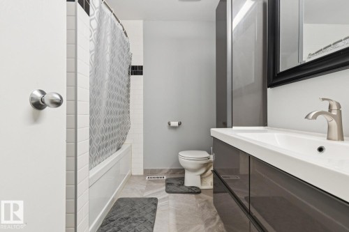 11421 22 Avenue Nw, Edmonton, AB - Indoor Photo Showing Bathroom