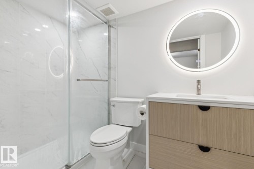 11421 22 Avenue Nw, Edmonton, AB - Indoor Photo Showing Bathroom