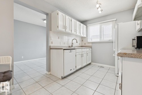 11421 22 Avenue Nw, Edmonton, AB - Indoor Photo Showing Kitchen