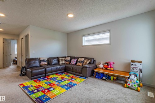 Carpeted interior space featuring light-colored walls and a horizontal window with blinds - 41 Sequoia Bend, Fort Saskatchewan, AB 