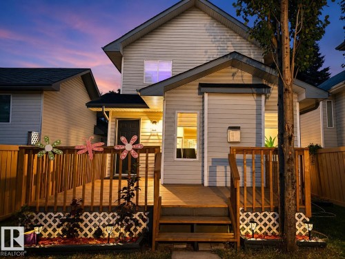 Wood deck with railings and privacy fencing - 3830 22 Street Nw, Edmonton, AB 