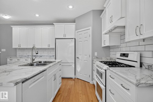 Plenty of cabinets, tile backsplash, Island, gas stove - 5 Verona Crescent, Spruce Grove, AB 