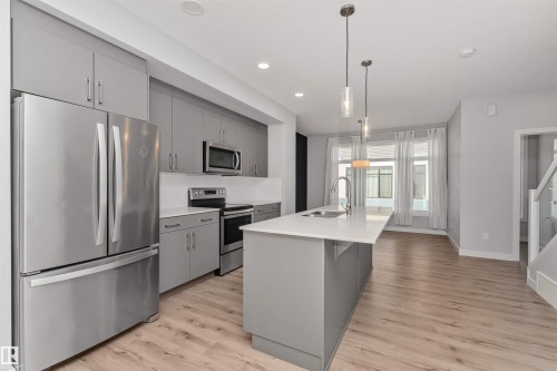 #17 1729 Keene Cr Sw, Edmonton, AB - Indoor Photo Showing Kitchen With Upgraded Kitchen
