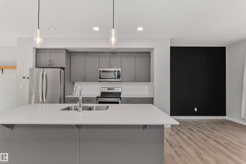 #17 1729 Keene Cr Sw, Edmonton, AB - Indoor Photo Showing Kitchen With Double Sink With Upgraded Kitchen
