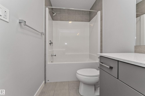 #17 1729 Keene Cr Sw, Edmonton, AB - Indoor Photo Showing Bathroom