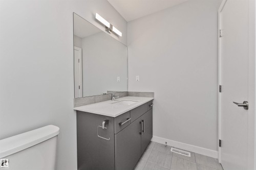 #17 1729 Keene Cr Sw, Edmonton, AB - Indoor Photo Showing Bathroom