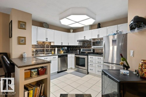 #307 3 Perron St, St. Albert, AB - Indoor Photo Showing Kitchen