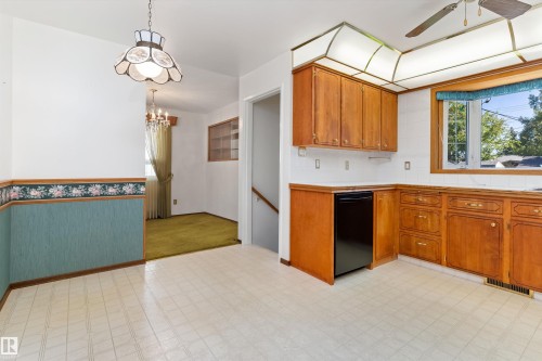 9807 165 Street Nw, Edmonton, AB 