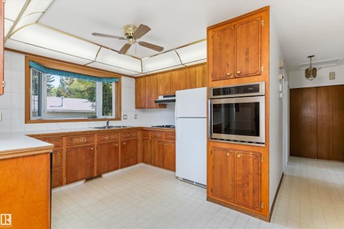 9807 165 Street Nw, Edmonton, AB 
