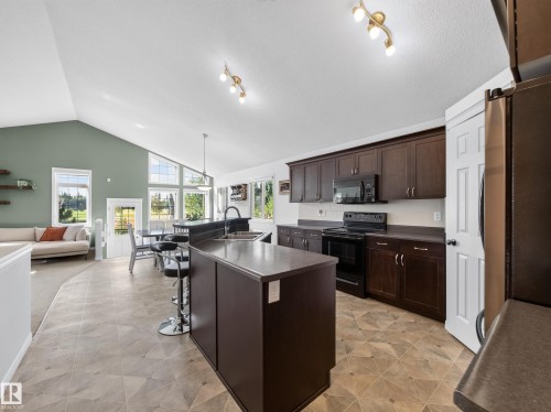 21315 58 Avenue Nw, Edmonton, AB 