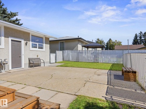 7411 141 Avenue Nw, Edmonton, AB 