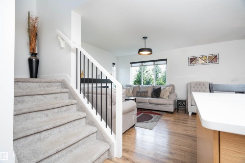 9104 Pear Drive Sw, Edmonton, AB 